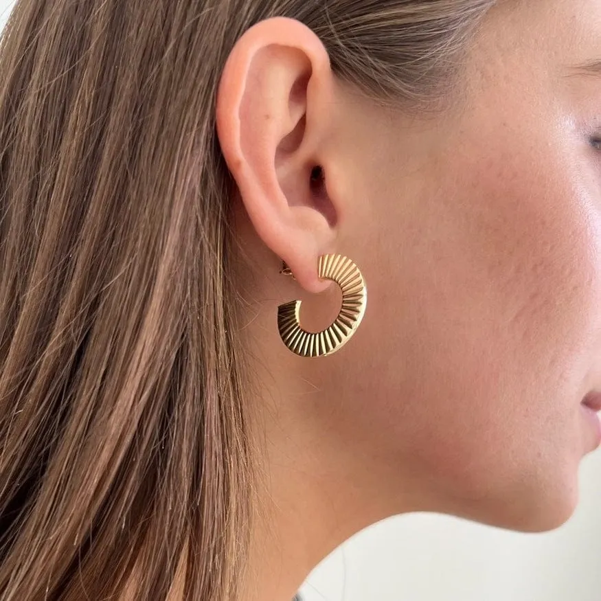 JEN Hila Hoops in Gold